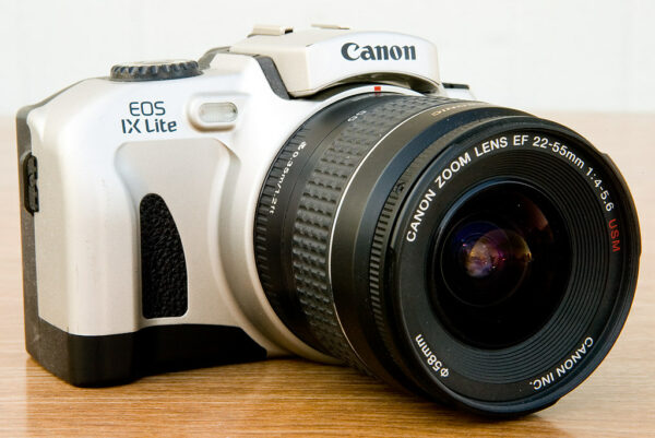 Retrouvez le mode d'emploi du Canon EOS-IX LITE. Découvrez les fonctionnalités, réglages, et conseils pour maîtriser cet appareil photo professionnel.
