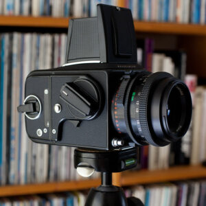 Retrouvez le mode d'emploi du Hasselblad 2000FC. Découvrez les fonctionnalités, réglages, et conseils pour maîtriser cet appareil photo professionnel.