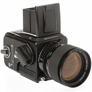 Retrouvez le mode d'emploi du Hasselblad 201F. Découvrez les fonctionnalités, réglages, et conseils pour maîtriser cet appareil photo professionnel.