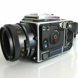 Retrouvez le mode d'emploi du Hasselblad 205FCC. Découvrez les fonctionnalités, réglages, et conseils pour maîtriser cet appareil photo professionnel.