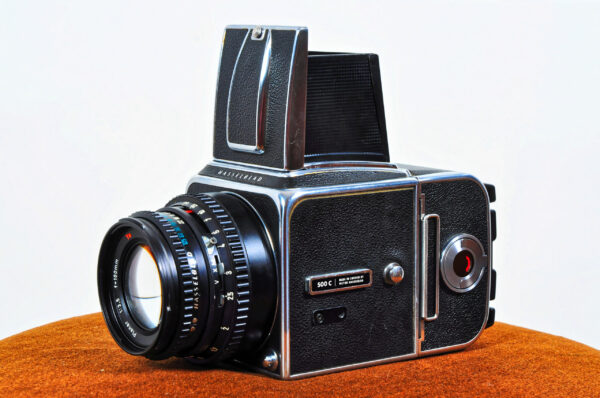 Retrouvez le mode d'emploi du Hasselblad 500C. Découvrez les fonctionnalités, réglages, et conseils pour maîtriser cet appareil photo professionnel.