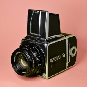 Retrouvez le mode d'emploi du Hasselblad 500CM. Découvrez les fonctionnalités, réglages, et conseils pour maîtriser cet appareil photo professionnel.