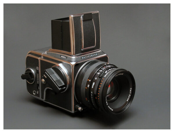 Retrouvez le mode d'emploi du Hasselblad 503CXI. Découvrez les fonctionnalités, réglages, et conseils pour maîtriser cet appareil photo professionnel.