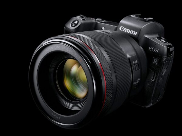 Retrouvez le mode d'emploi du Canon EOS-R. Découvrez les fonctionnalités, réglages, et conseils pour maîtriser cet appareil photo professionnel.