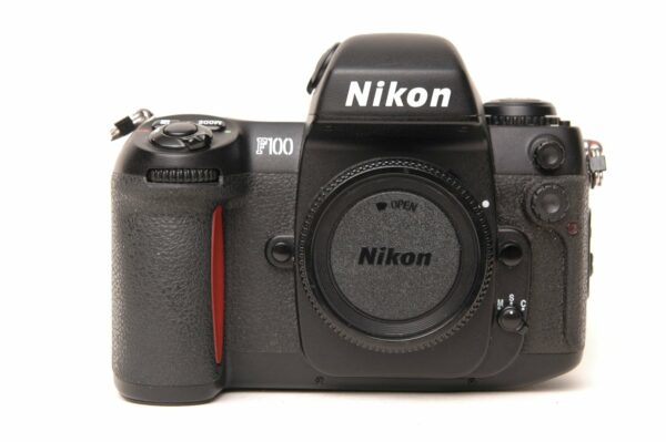 Retrouvez le mode d’emploi du Nikon F100. Découvrez les fonctionnalités, réglages, et conseils pour maîtriser cet appareil photo professionnel.