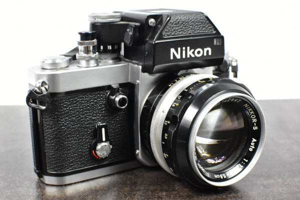 Retrouvez le mode d’emploi du Nikon F2A. Découvrez les fonctionnalités, réglages, et conseils pour maîtriser cet appareil photo professionnel.