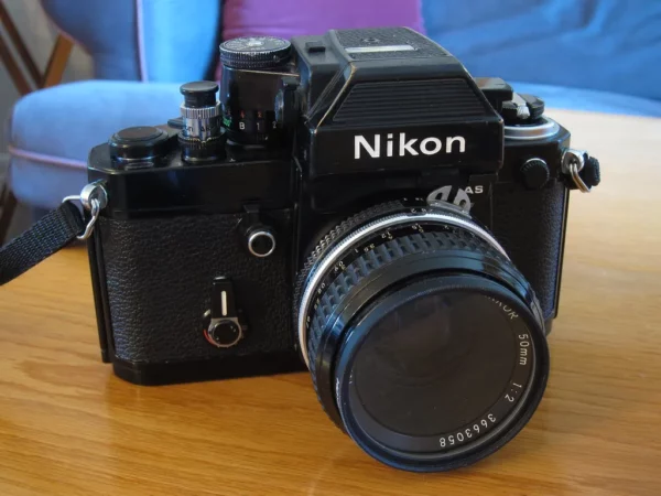 Retrouvez le mode d’emploi du Nikon F2AS. Découvrez les fonctionnalités, réglages, et conseils pour maîtriser cet appareil photo professionnel.