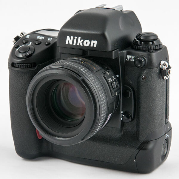 Retrouvez le mode d’emploi du Nikon F5. Découvrez les fonctionnalités, réglages, et conseils pour maîtriser cet appareil photo professionnel.