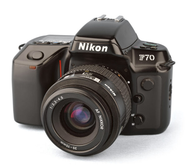 Retrouvez le mode d’emploi du Nikon F70. Découvrez les fonctionnalités, réglages, et conseils pour maîtriser cet appareil photo professionnel.