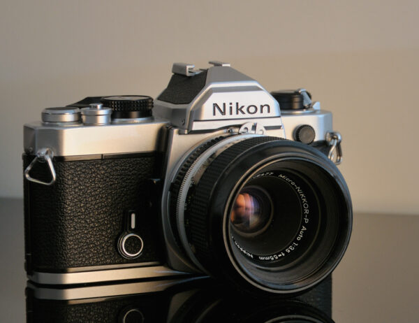 Retrouvez le mode d’emploi du Nikon FM. Découvrez les fonctionnalités, réglages, et conseils pour maîtriser cet appareil photo professionnel.