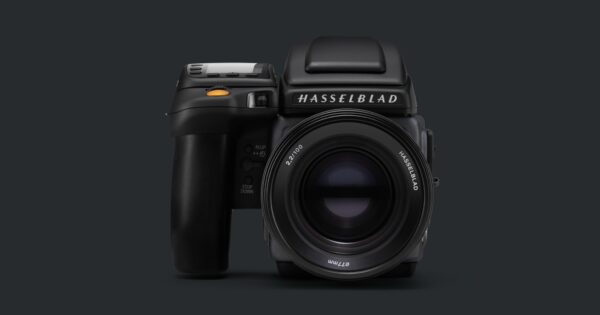 Retrouvez le mode d'emploi du Hasselblad H6D. Découvrez les fonctionnalités, réglages, et conseils pour maîtriser cet appareil photo professionnel.