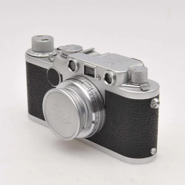 Retrouvez le mode d'emploi du Leica IIF. Découvrez les fonctionnalités, réglages, et conseils pour maîtriser cet appareil photo professionnel.
