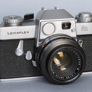 Retrouvez le mode d'emploi du Leica LEICAFLEX. Découvrez les fonctionnalités, réglages, et conseils pour maîtriser cet appareil photo professionnel.