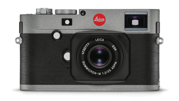 Retrouvez le mode d'emploi du Leica M-E. Découvrez les fonctionnalités, réglages, et conseils pour maîtriser cet appareil photo professionnel.