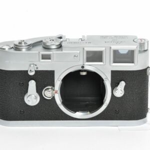 Retrouvez le mode d'emploi du Leica M3. Découvrez les fonctionnalités, réglages, et conseils pour maîtriser cet appareil photo professionnel.