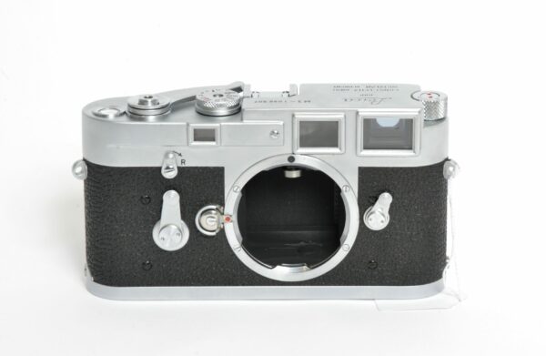 Retrouvez le mode d'emploi du Leica M3. Découvrez les fonctionnalités, réglages, et conseils pour maîtriser cet appareil photo professionnel.