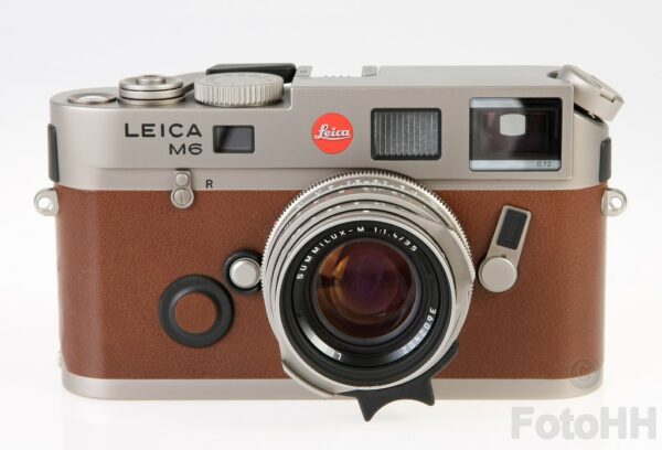 Retrouvez le mode d'emploi du Leica M6-TTL. Découvrez les fonctionnalités, réglages, et conseils pour maîtriser cet appareil photo professionnel.