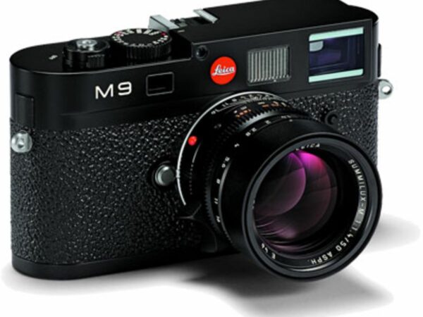 Retrouvez le mode d'emploi du Leica M9. Découvrez les fonctionnalités, réglages, et conseils pour maîtriser cet appareil photo professionnel.