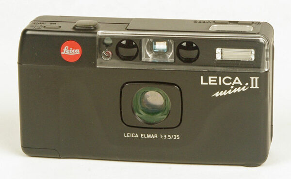 Retrouvez le mode d’emploi du Leica MINI-II. Découvrez les fonctionnalités, réglages, et conseils pour maîtriser cet appareil photo professionnel.