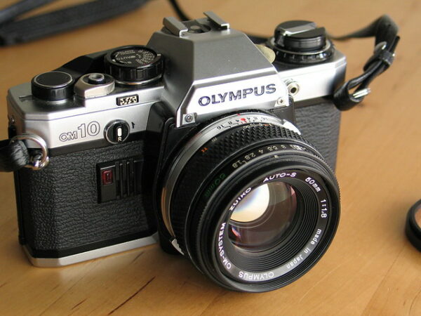 Retrouvez le mode d’emploi du Olympus OM-10. Découvrez les fonctionnalités, réglages, et conseils pour maîtriser ce matériel.