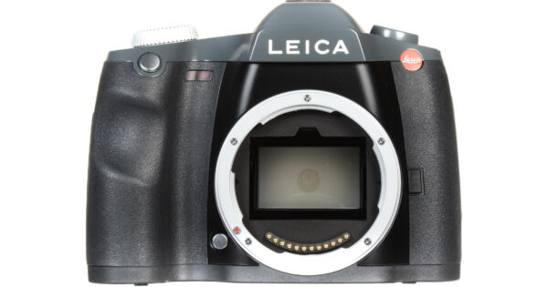 Retrouvez le mode d’emploi du Leica S-E. Découvrez les fonctionnalités, réglages, et conseils pour maîtriser cet appareil photo professionnel.
